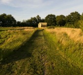 Als zwerfkeien in het landschap